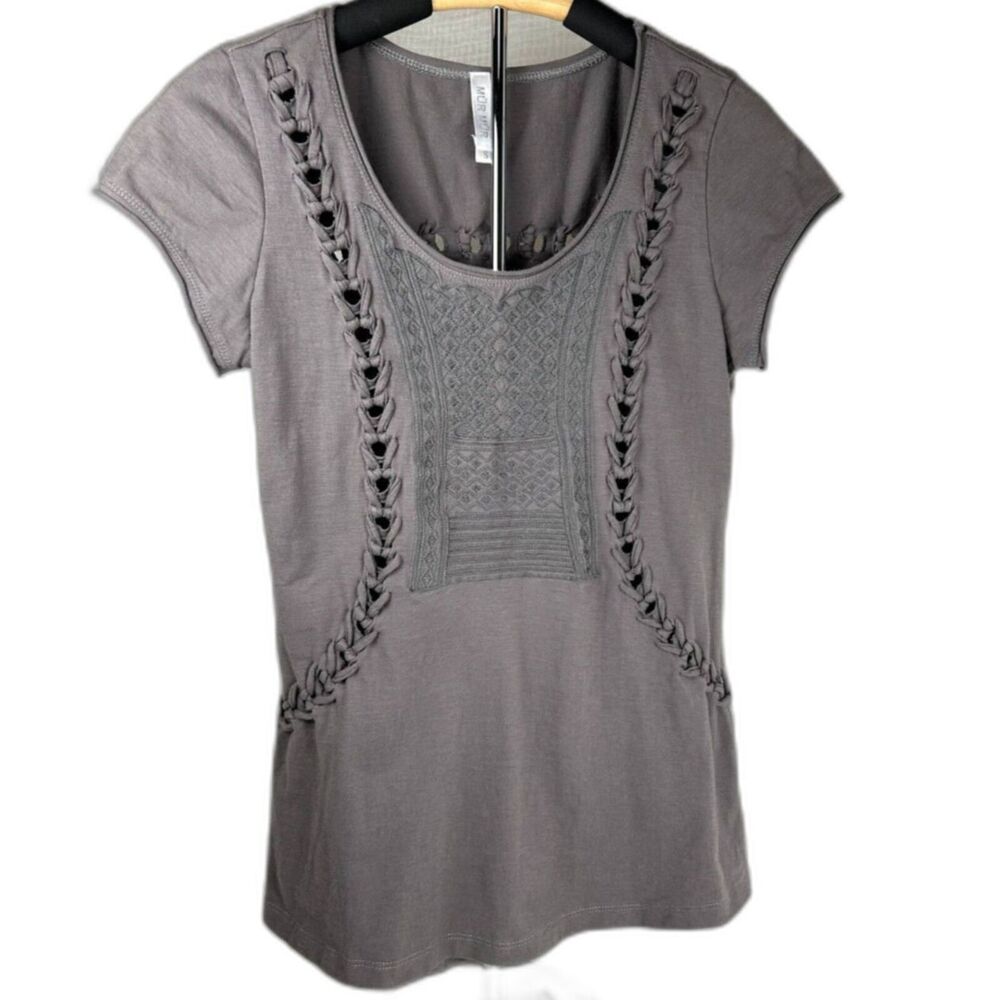 Mur Mur Wm's Sz Sm Gray/Green Embroidered Top cut-out decorative embellishment.